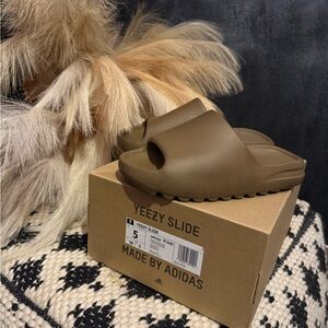 Adidas Yeezy Slide in Earthy Brown